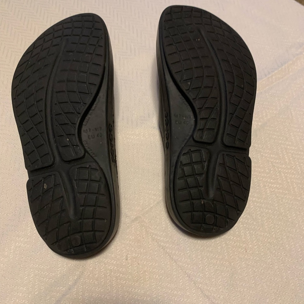 OOFOS slides size 7. - Picture 3 of 4